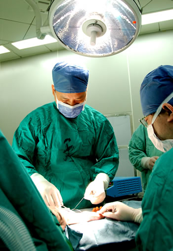 浙江衢化医院烧伤整形科手术正在进行
