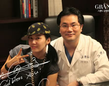 韩国高兰得整形外科医院歌手Gil Geon与高兰得整形外科柳相旭院长合影