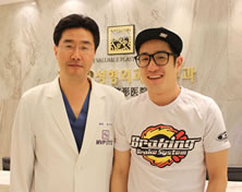 韩国MVP整形外科医院电影演员 hyeon thud synn和崔寓植院长合影