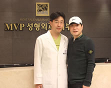 韩国MVP整形外科医院演员 hyeon ju Son和崔寓植院长合影