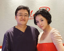 韩国UcanB整形外科医院歌手金丝草来访韩国UcanB整形医院