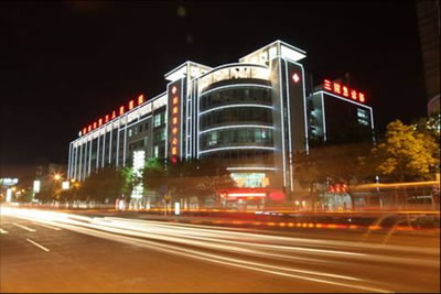 蚌埠市第三人民医院烧伤整形科大楼夜景