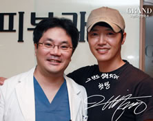 韩国高兰得整形外科医院演员Yun Sang Hyeon与高兰得整形外科柳相旭院长合影