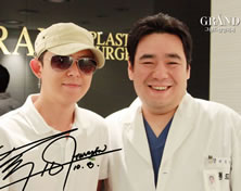 韩国高兰得整形外科医院歌手Tony An(HOT)与高兰得整形外科徐逸笵院长合影