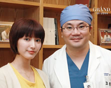 韩国高兰得整形外科医院演员Choe Young Sin与高兰得整形外科柳相旭院长合影