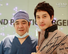 韩国高兰得整形外科医院演员Kim Jeong Uk与高兰得整形外科徐逸笵院长合影