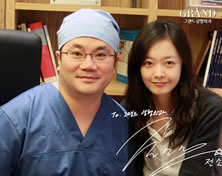 韩国高兰得整形外科医院演员Jeon So Min与高兰得整形外科柳相旭院长合影