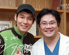 韩国高兰得整形外科医院演员Choi Sung Min与高兰得整形外科柳相旭院长合影