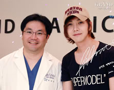 韩国高兰得整形外科医院演员Ji Hoo与高兰得整形外科柳相旭院长合影