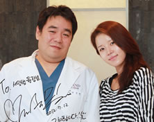 韩国高兰得整形外科医院演员Jo Soo Min与高兰得整形外科徐逸笵院长合影