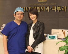 韩国MVP整形外科医院艺人 yeo eun sun和玄炅倍院长合影