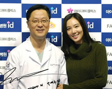 韩国ID整形医院2009年韩国小姐朴艺珠和ID医院朴相薰院长合影