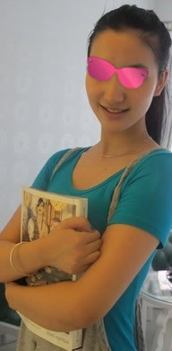 垫下巴美女是这样l练成的，积极起来吧