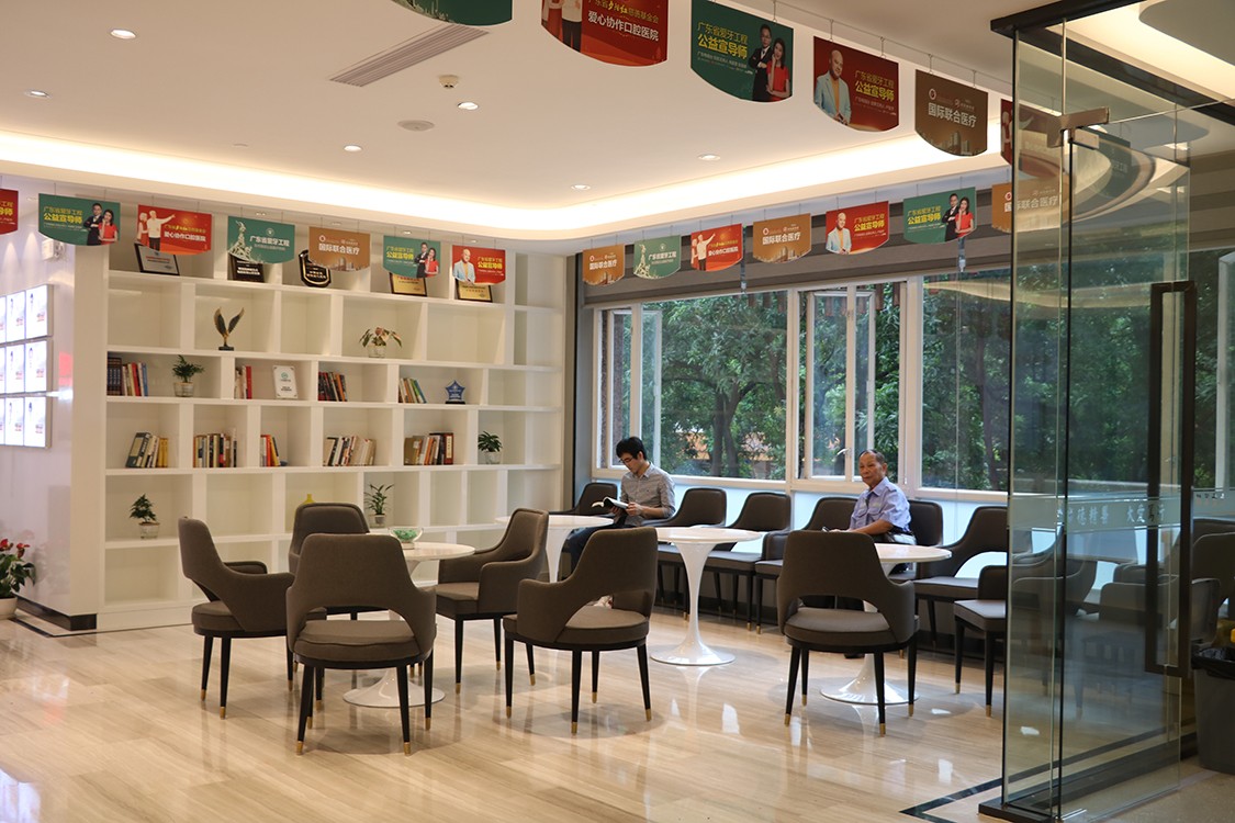 广州广大口腔医院广大口腔2楼候诊休息区