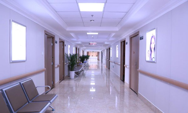 四川省人民医院医疗集团友谊医院走廊