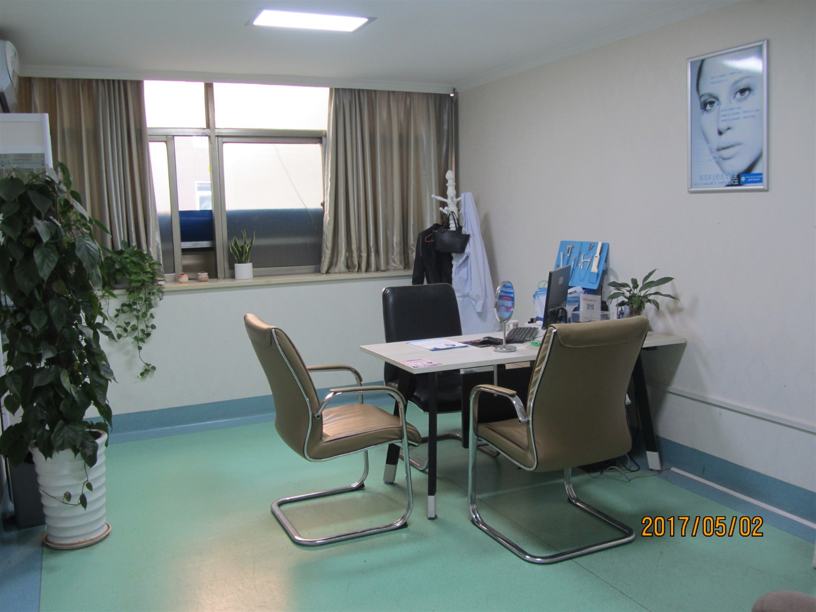 郑州大学第二附属医院医疗美容科医生面诊室