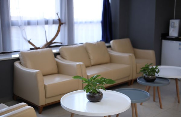 承德美天医疗美容医院休息区