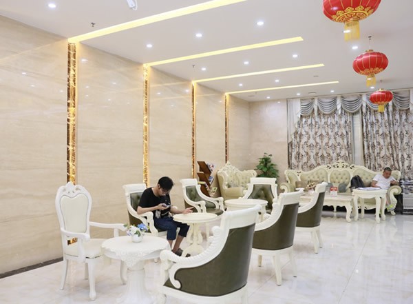 暨南雅皓口腔门诊部大厅休息区