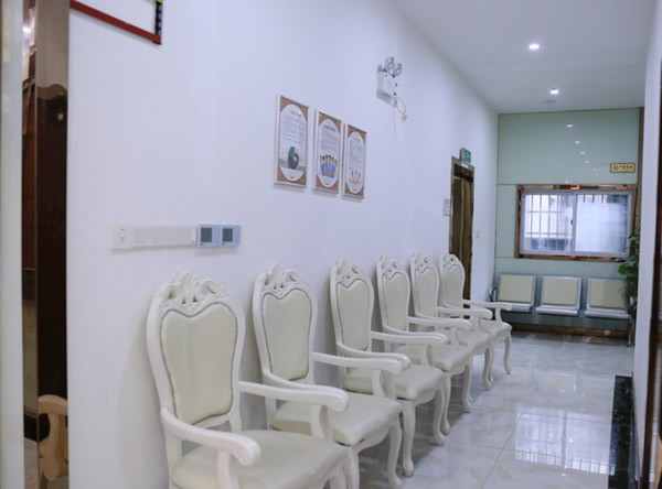 暨南雅皓口腔门诊部一楼休息区