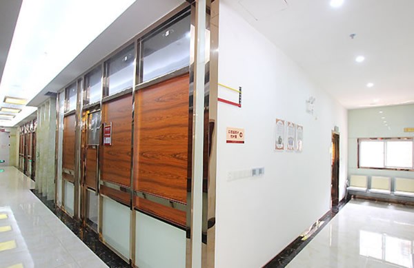 暨南雅皓口腔门诊部医院拐角