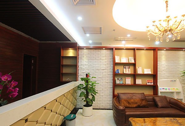 暨南雅皓口腔门诊部等候区