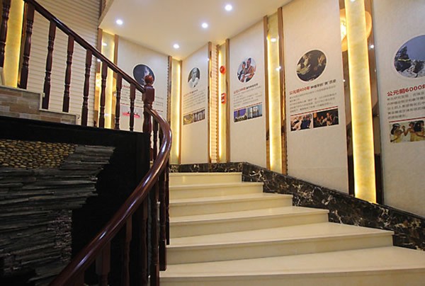 暨南雅皓口腔门诊部楼梯