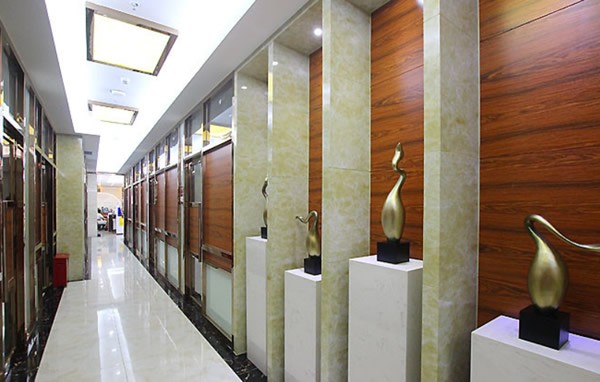 暨南雅皓口腔门诊部走廊