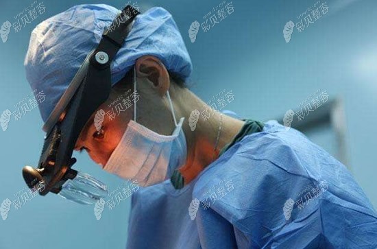 杜园园医生手术中