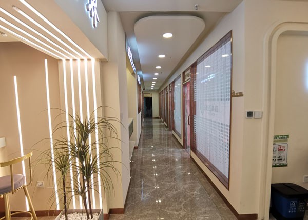 长春麦西美嘉医疗美容门诊部走廊