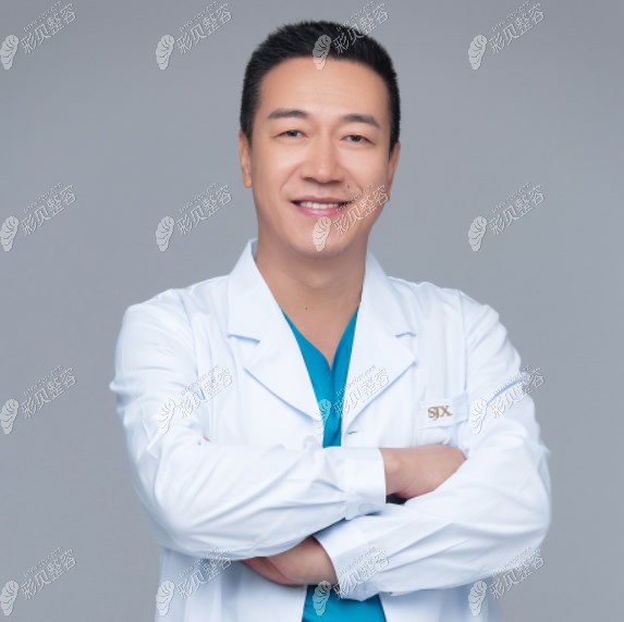 张笑天做颧弓内推要多少钱?我年前想找他做推骨改脸型手术!