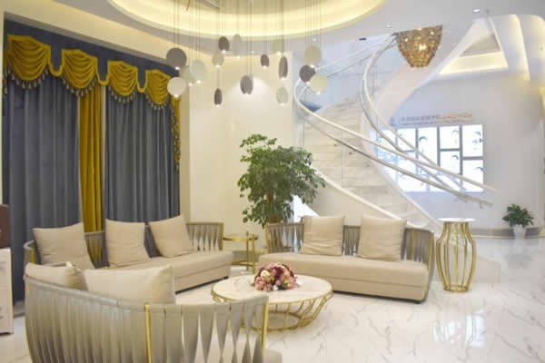 荆州华美医疗美容门诊部一楼大厅