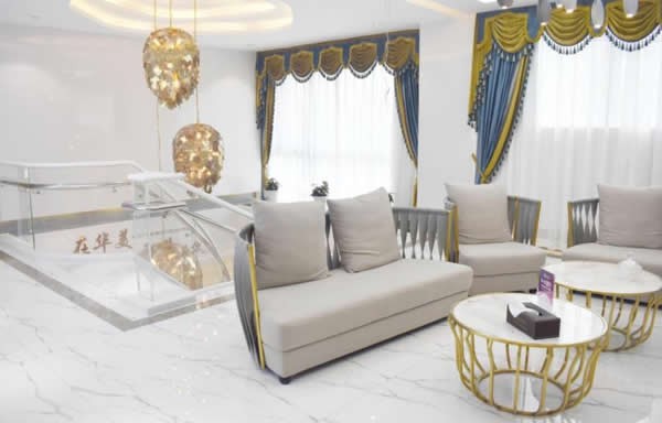 荆州华美医疗美容门诊部二楼休息区