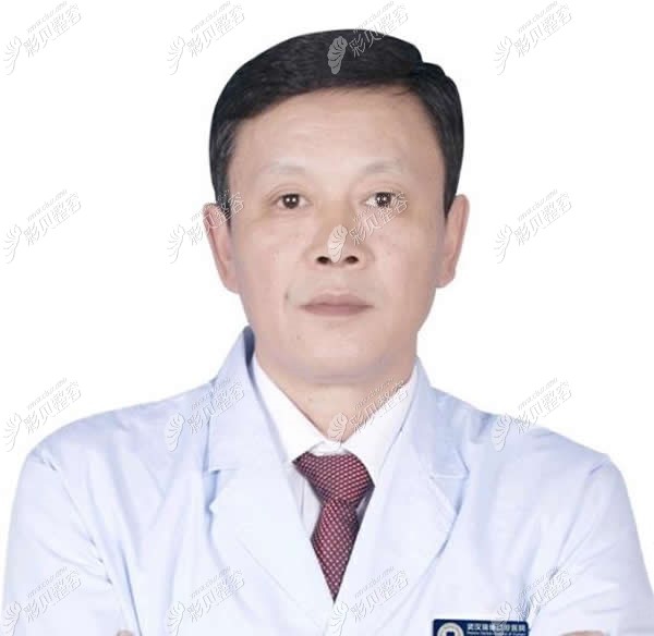 瑞博口腔医院种植牙医生余立平