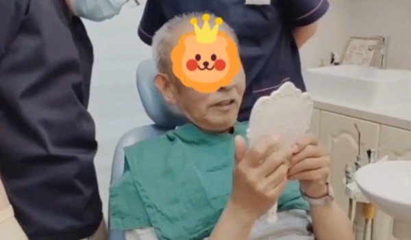 84岁老人在唐山牙博士医院做all-0n-4半口种植牙的价格和视频