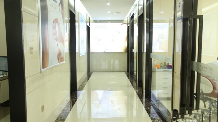 常州金铂利口腔门诊部医院走廊