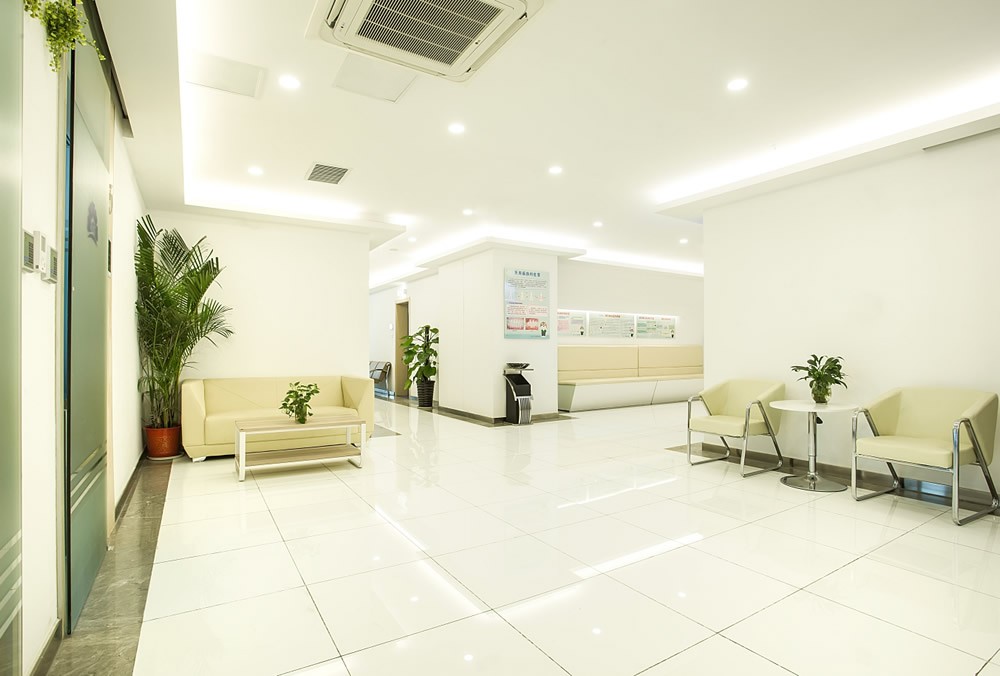 合肥新安口腔医院大厅休息区
