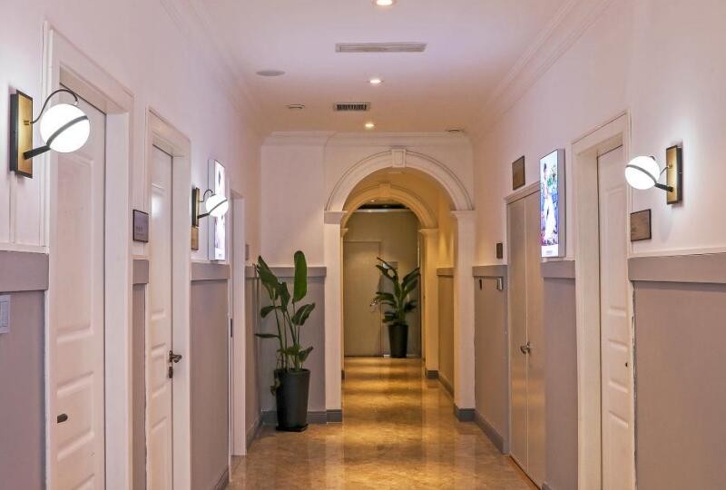 长沙市天心区凯莱纯真医疗美容门诊部走廊