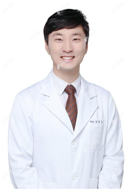 韩国Onlife整形外科院长金范植医生彩贝