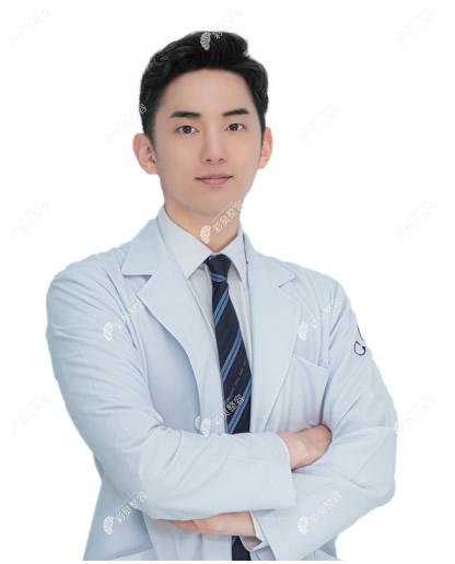 韩国onlif整形外科尹泰京院长照片
