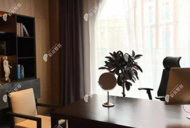 上海薇琳整形费用高吗?详细了解发现隆鼻/隆胸价格并不贵
