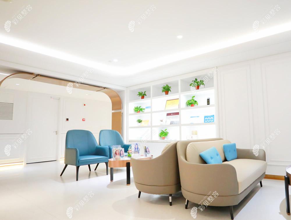 北京美莱医疗美容医院大厅休息区 - 副本