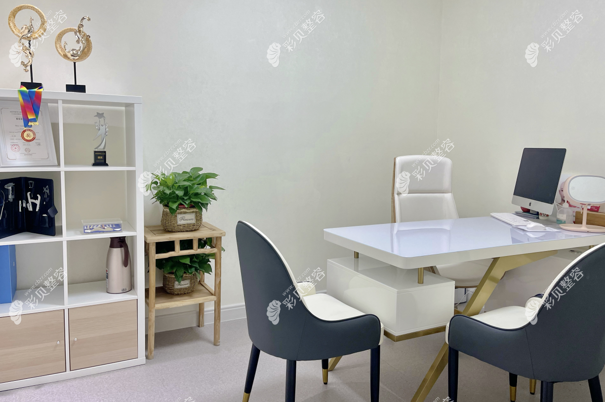 济南俏嘉丽医疗美容门诊部咨询室环境