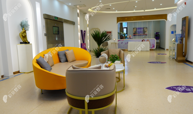 厦门海峡做双眼皮和隆鼻多少钱贵不