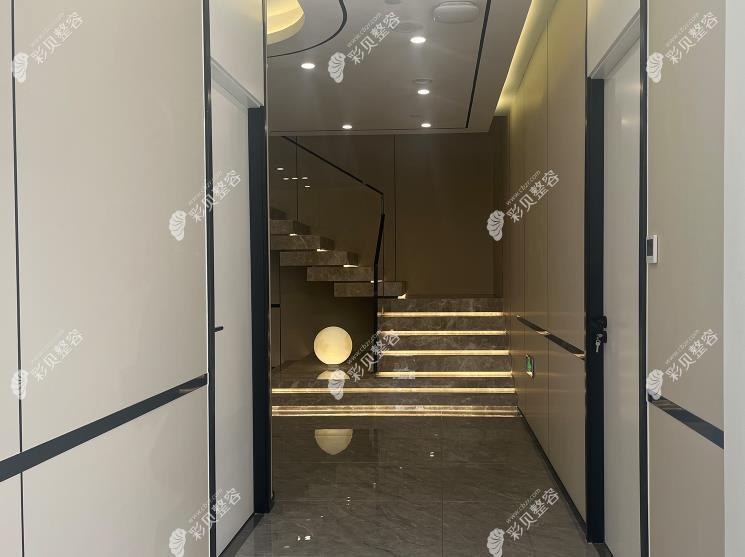 石家庄喜盟荟医疗美容门诊部网红楼梯