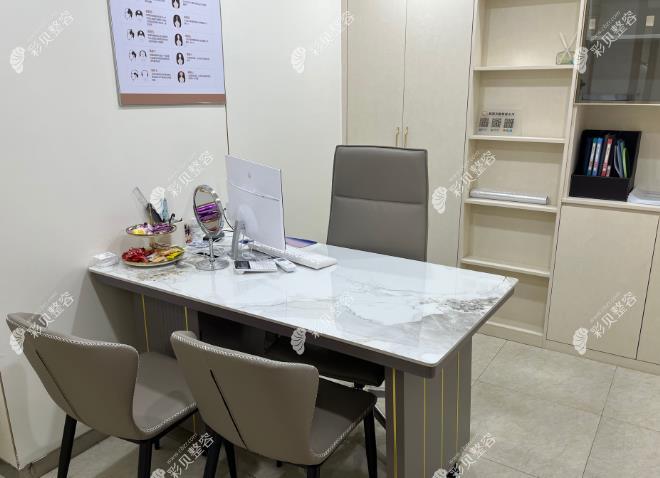 厦门万禾丽生植发面诊室