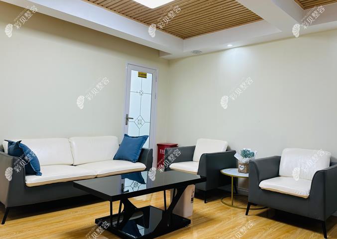 秦皇岛锐博口腔诊所休息区